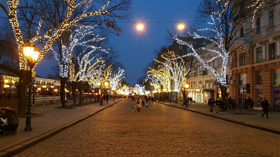 the central street of Odessa Deribasovskaya